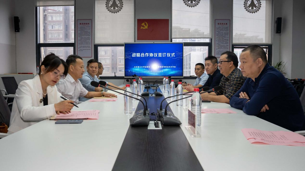 北京理工大学出版社与海燕研究论坛官网签订战略合作协议